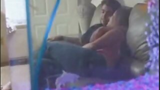 Оросын brunette's cunt авдаг gaped болон бүрхэгдсэн булэг